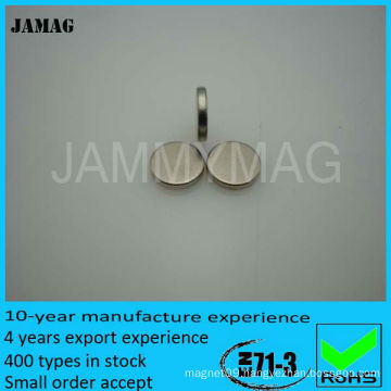 JMD18H2 Magnets in clothes